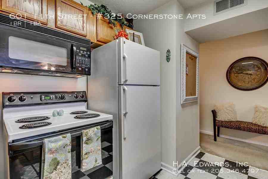 601 11th Street - Photo 4 of 12