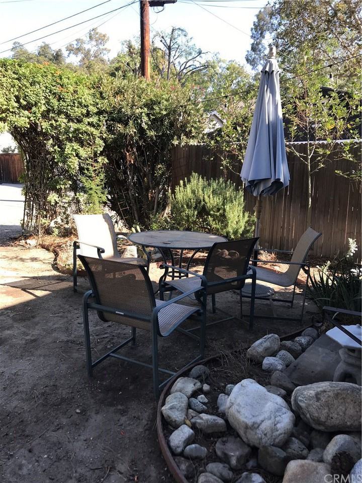 121 W 10th St - Photo 2 of 10