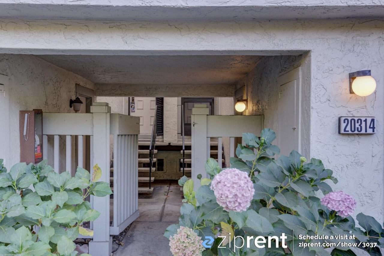 20314 Northglen Sq - Photo 3 of 18