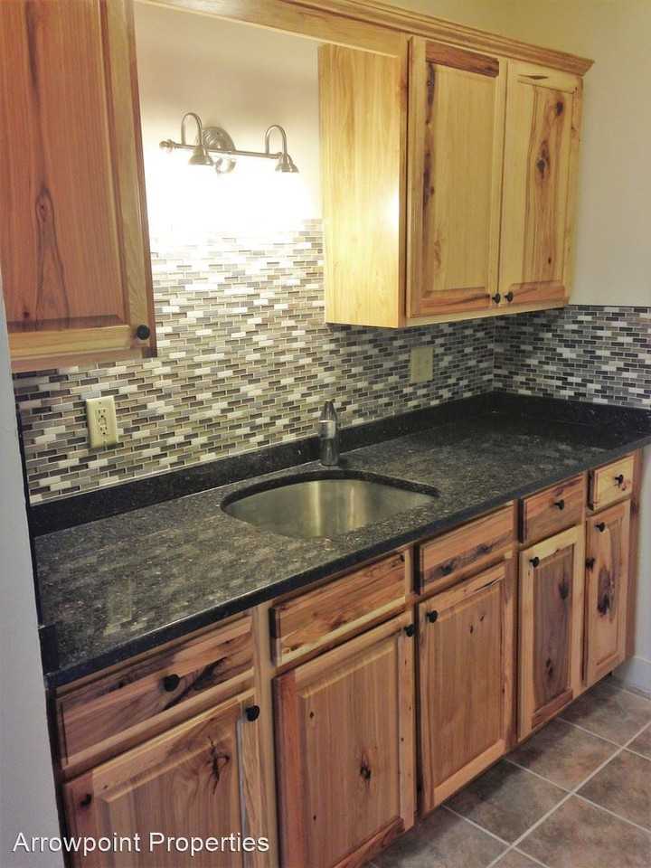 256 Essex St - Photo 2 of 9