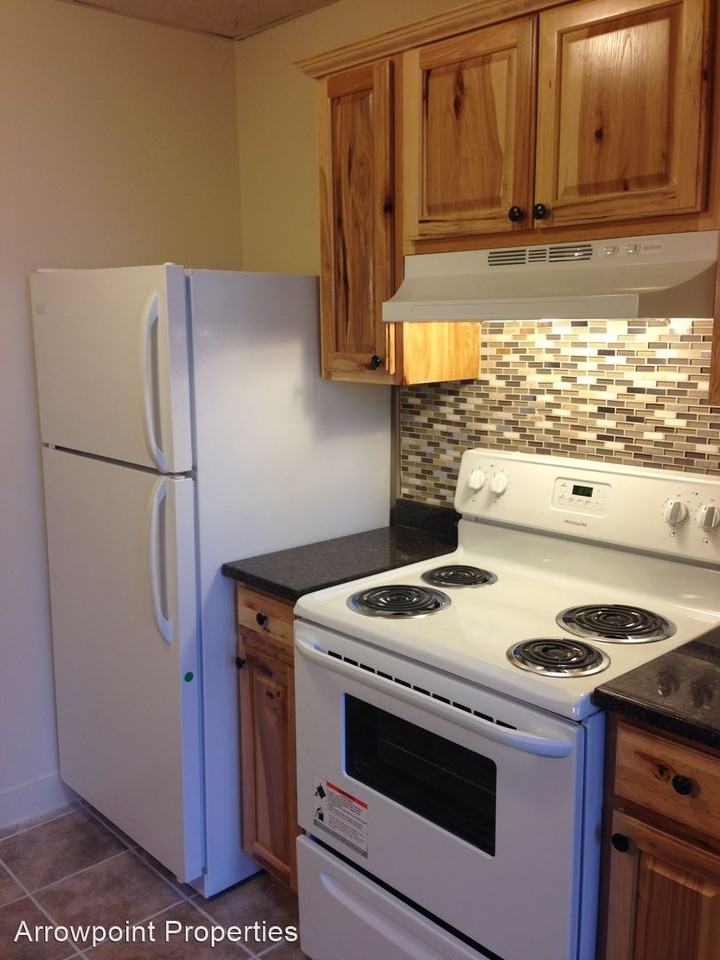 256 Essex St - Photo 3 of 9