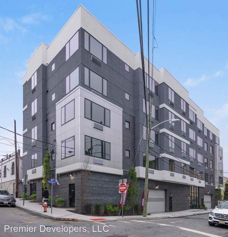 5711 Washington St - Photo 3 of 50