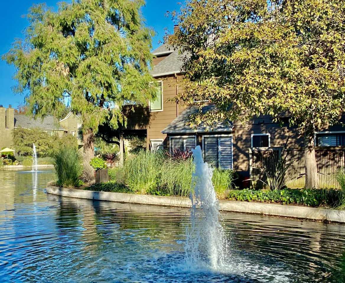 1129 Shoreline Dr - Photo 2 of 23