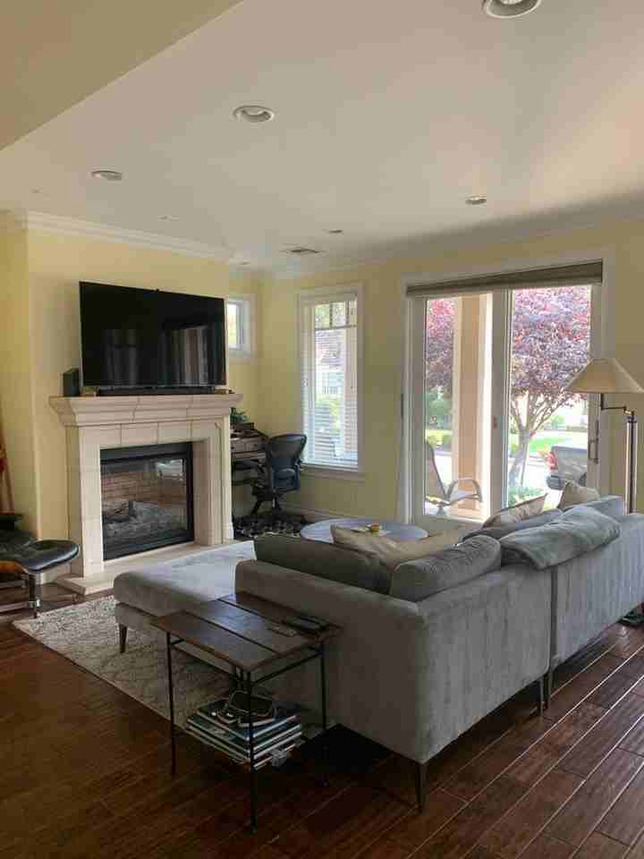 1513 Brooks St - Photo 2 of 12