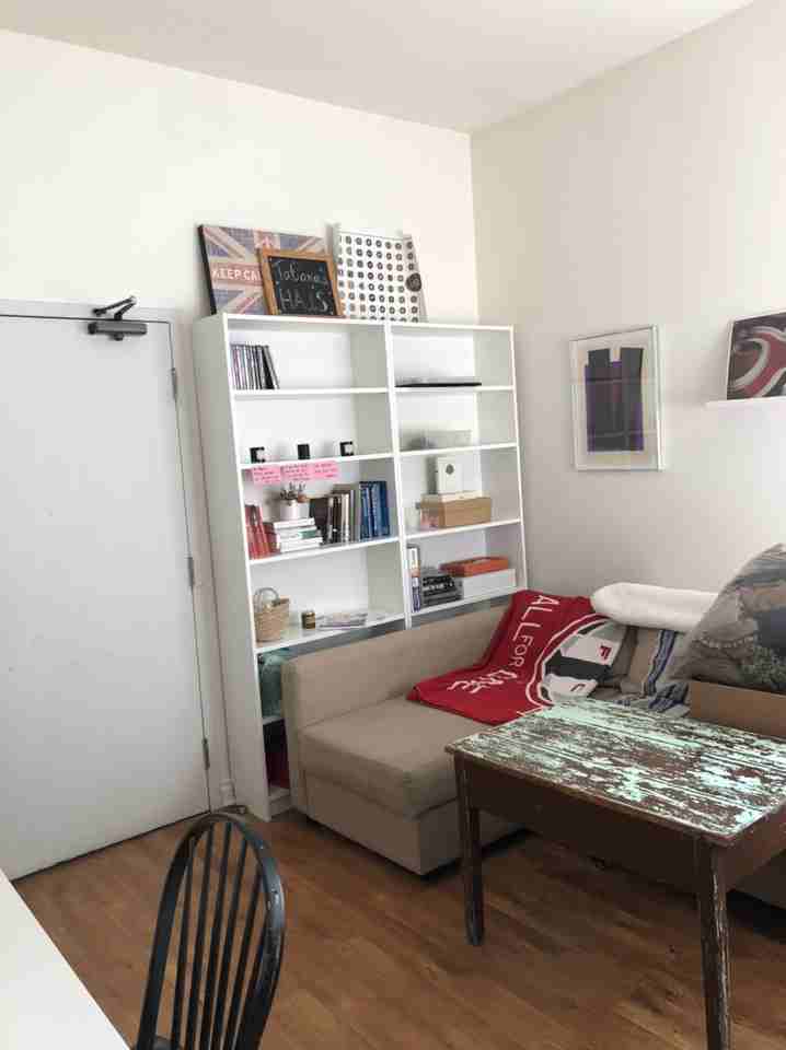 381 King St W - Photo 2 of 8