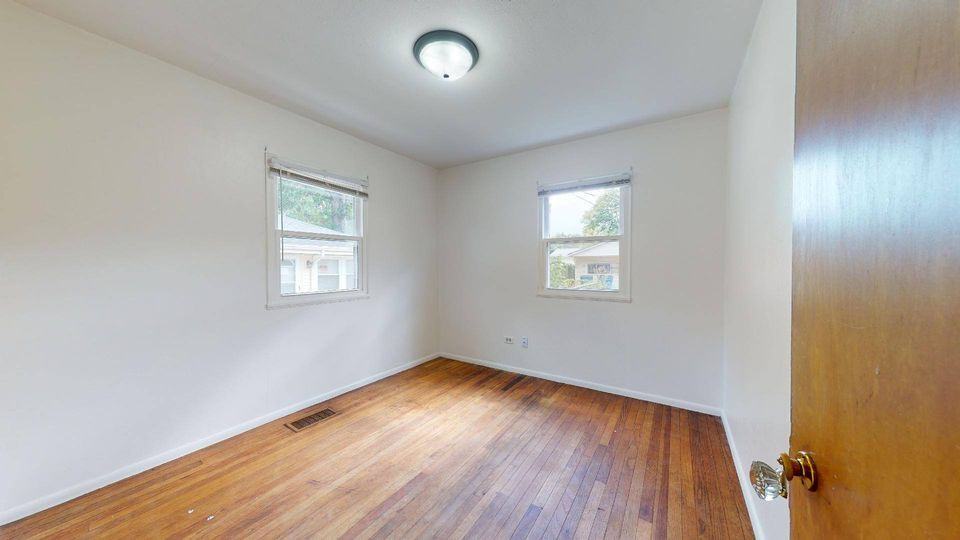 1218 East Lenox Avenue - Photo 3 of 6
