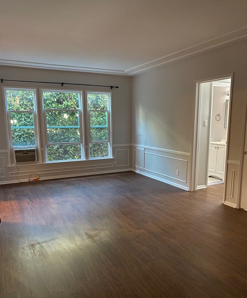 128 South Reeves Drive #3 - Photo 3 of 13