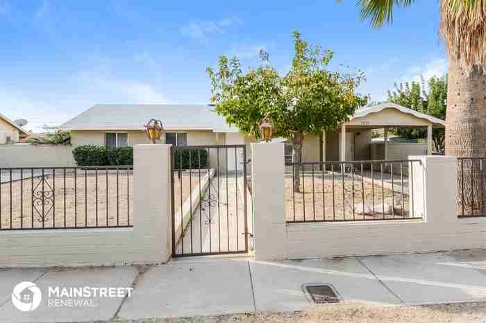 1931 W Merlin Rd - Photo 2 of 17