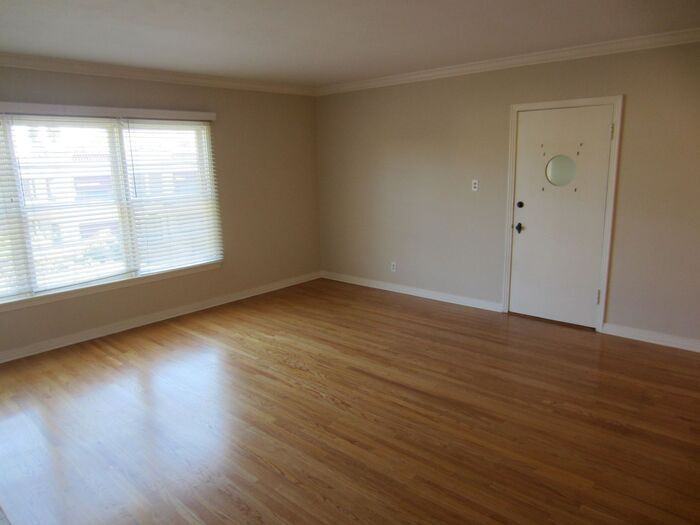17 Mira Mar Ave - Photo 2 of 12