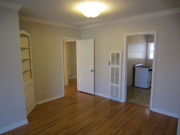 17 Mira Mar Ave - Photo 3 of 12