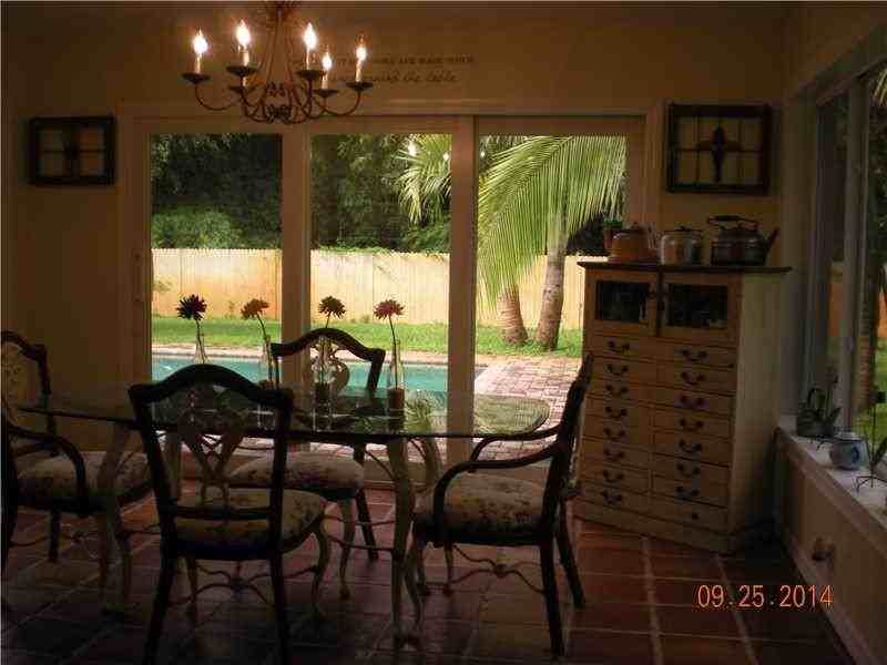 4037 SW 5th St - Photo 3 of 7