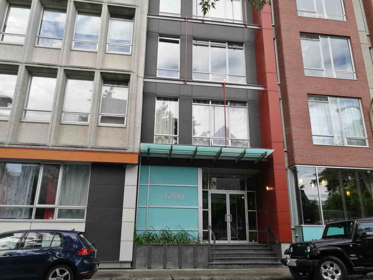 1200 Rue SaintAlexandre, Montréal, QC H3B 3H5 1 Bedroom Condo for Rent