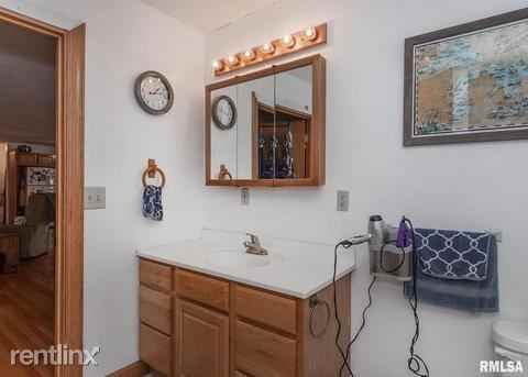 230 Nw 5th St - Photo 3 of 12