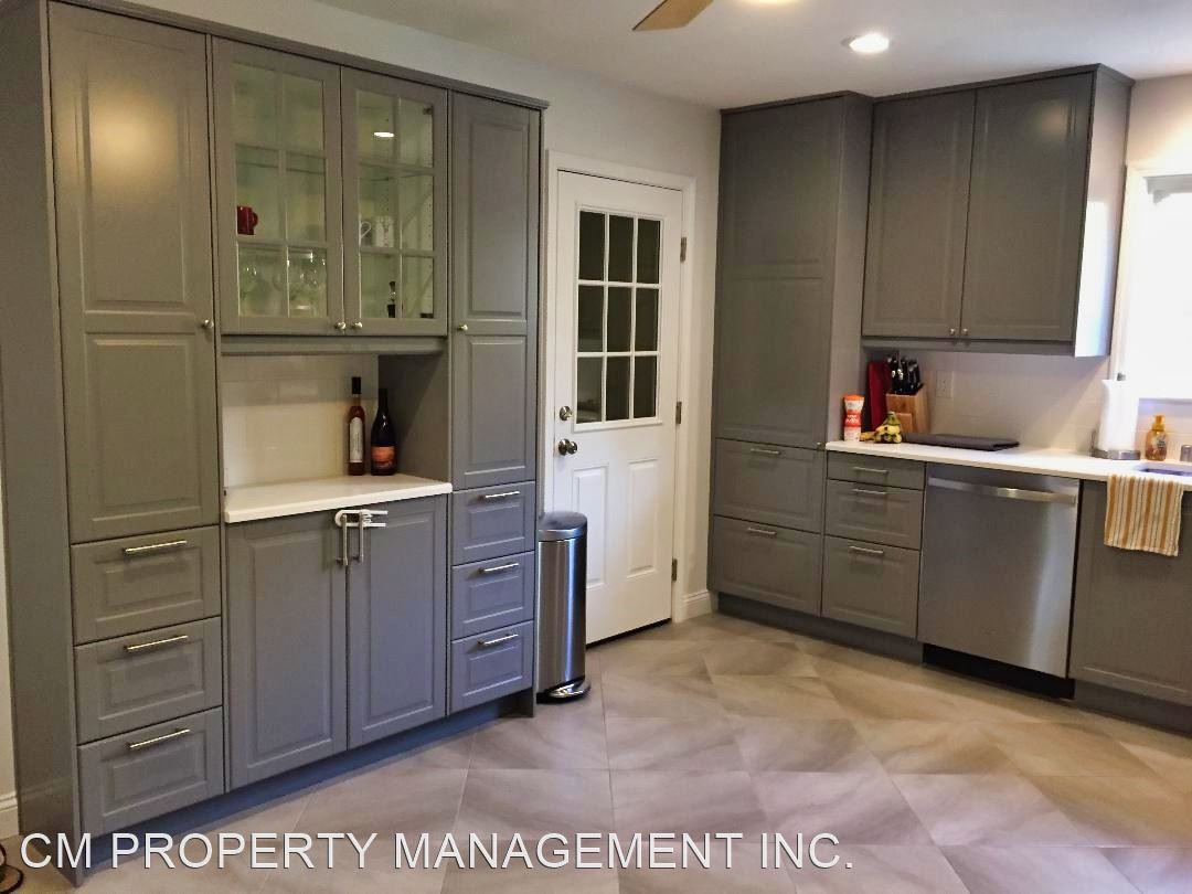 1456 Lupine Ct - Photo 3 of 9