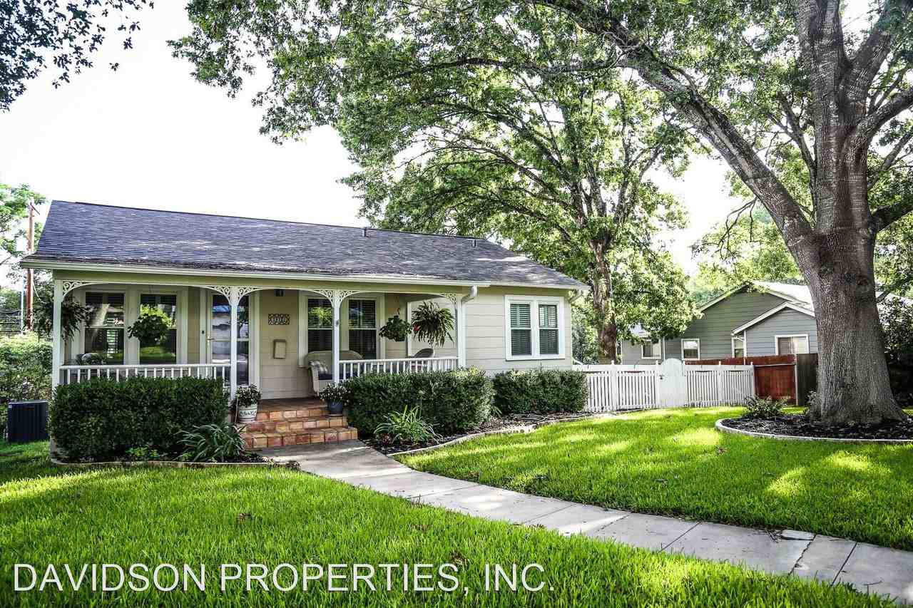 221 E Edgewood Pl - Photo 2 of 24