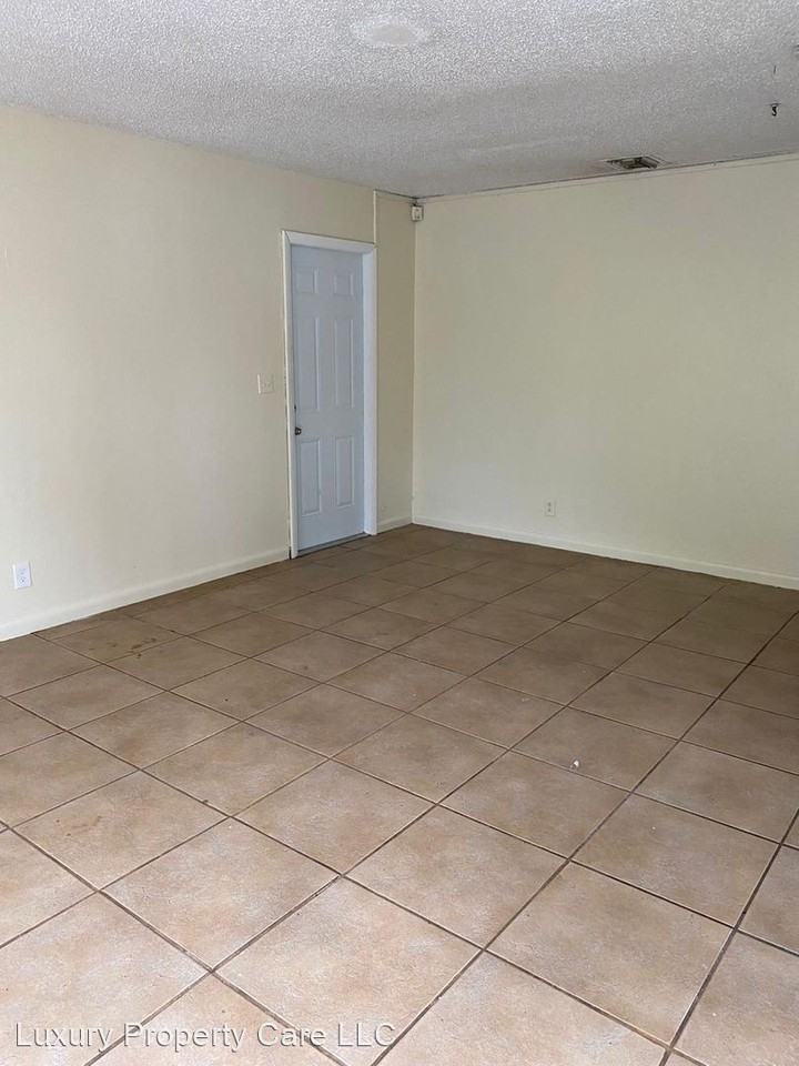 1310 13th St - Photo 3 of 6