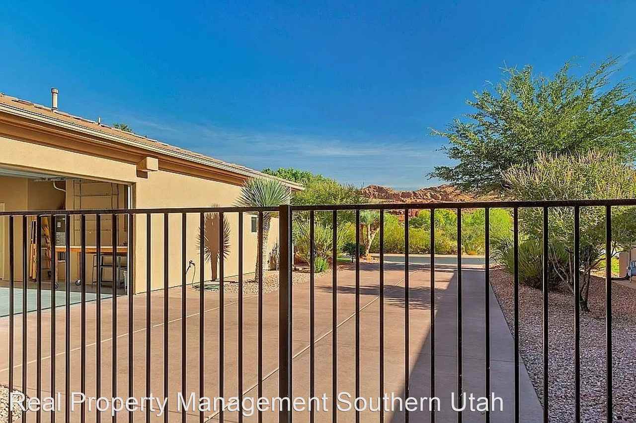 1741 N Primrose Dr - Photo 3 of 32