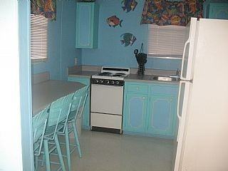 315 Seashore Dr - Photo 2 of 3