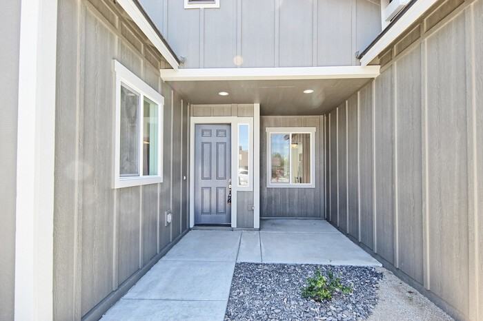1807 Canal Dr - Photo 3 of 20