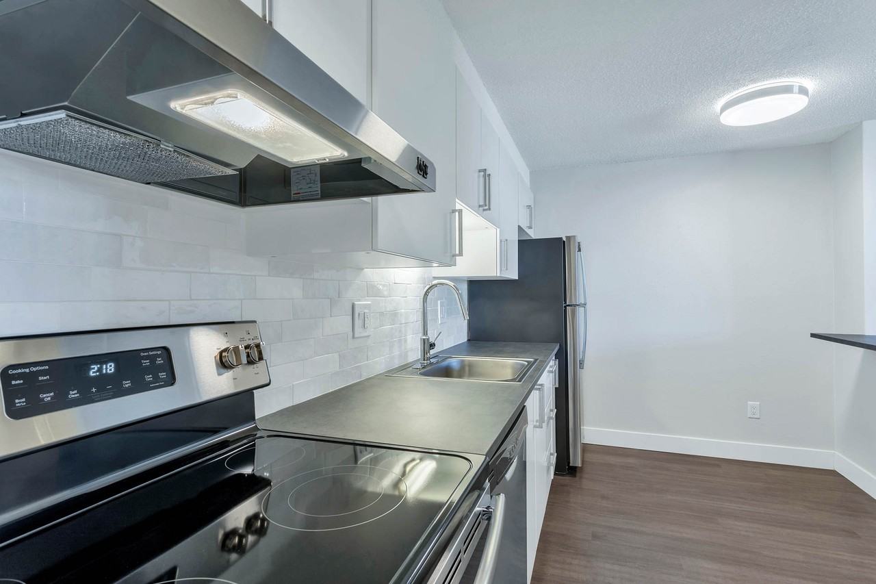 1360 Williams - Photo 3 of 24