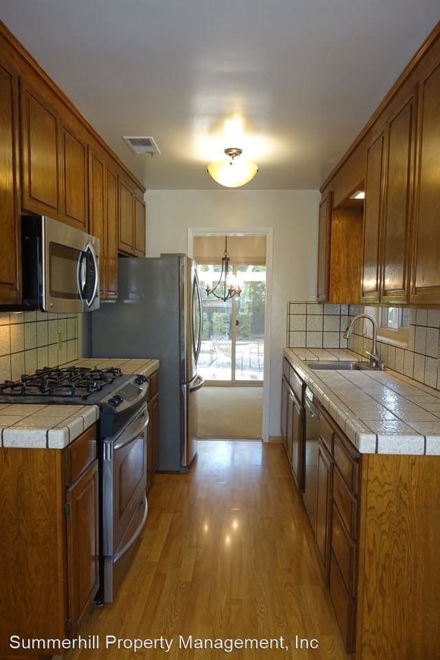 1068 Morton Ct - Photo 3 of 11