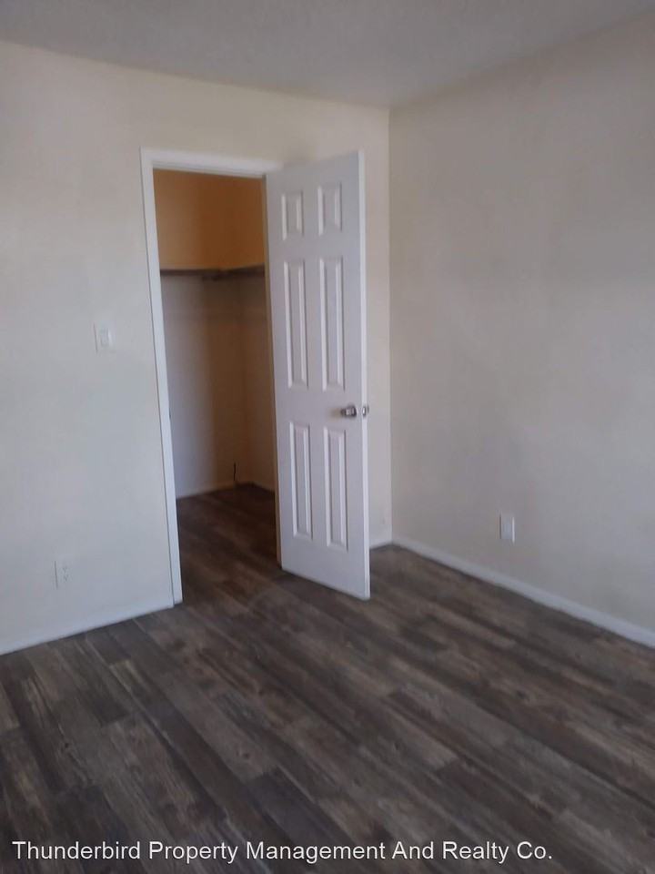 11109 Ventura Place NE - Photo 2 of 16