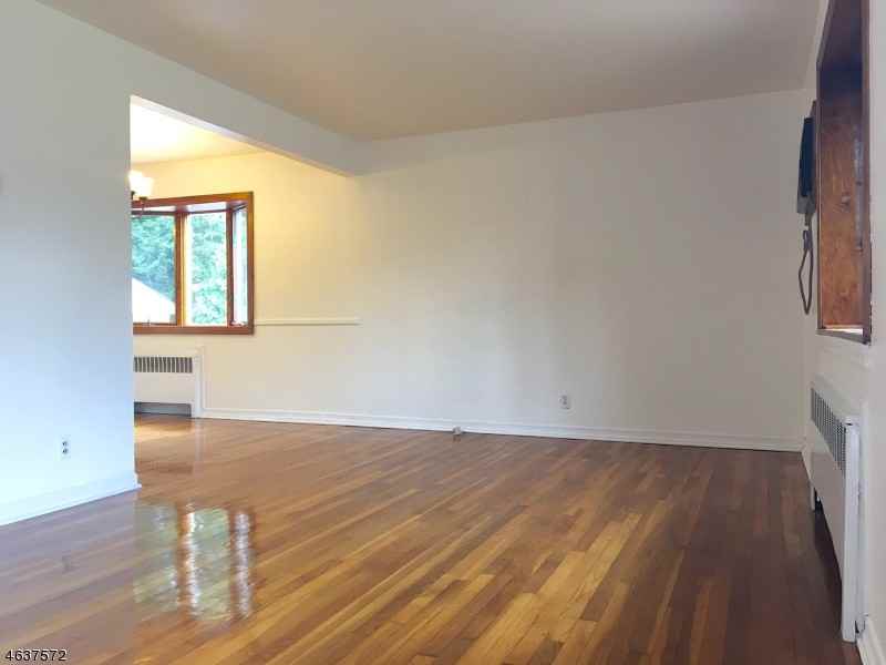 693 Midwood Rd - Photo 2 of 21