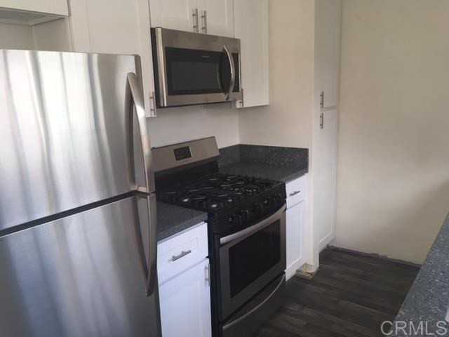 1402 Dubuque St - Photo 3 of 17