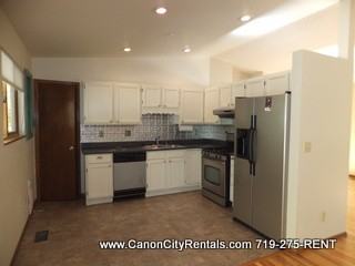 1027 E 3rd St - Photo 3 of 22
