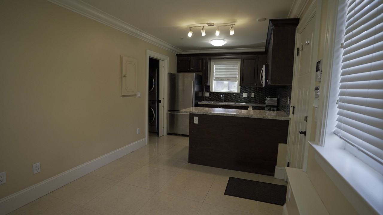 6727 Oak Street - Photo 3 of 22