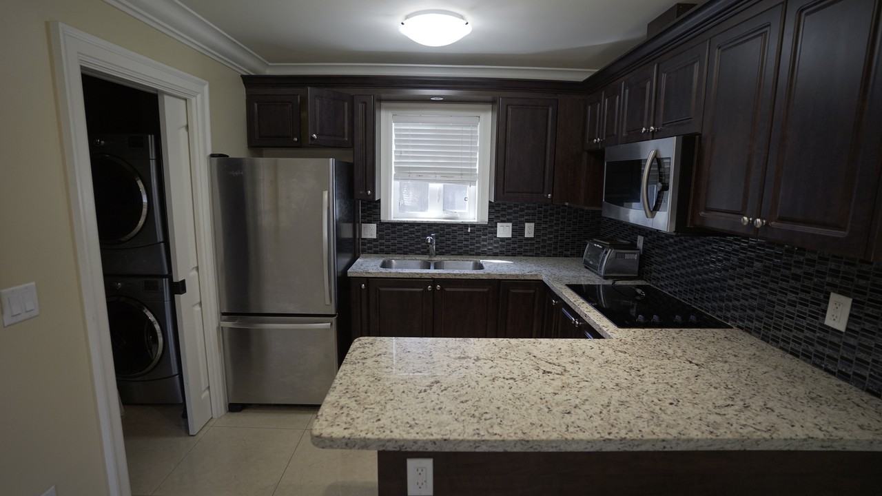 6727 Oak Street - Photo 5 of 22