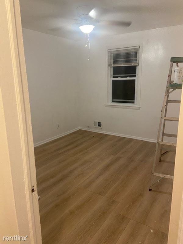 2425 2425 E Northern Pkwy 2 - Photo 3 of 9