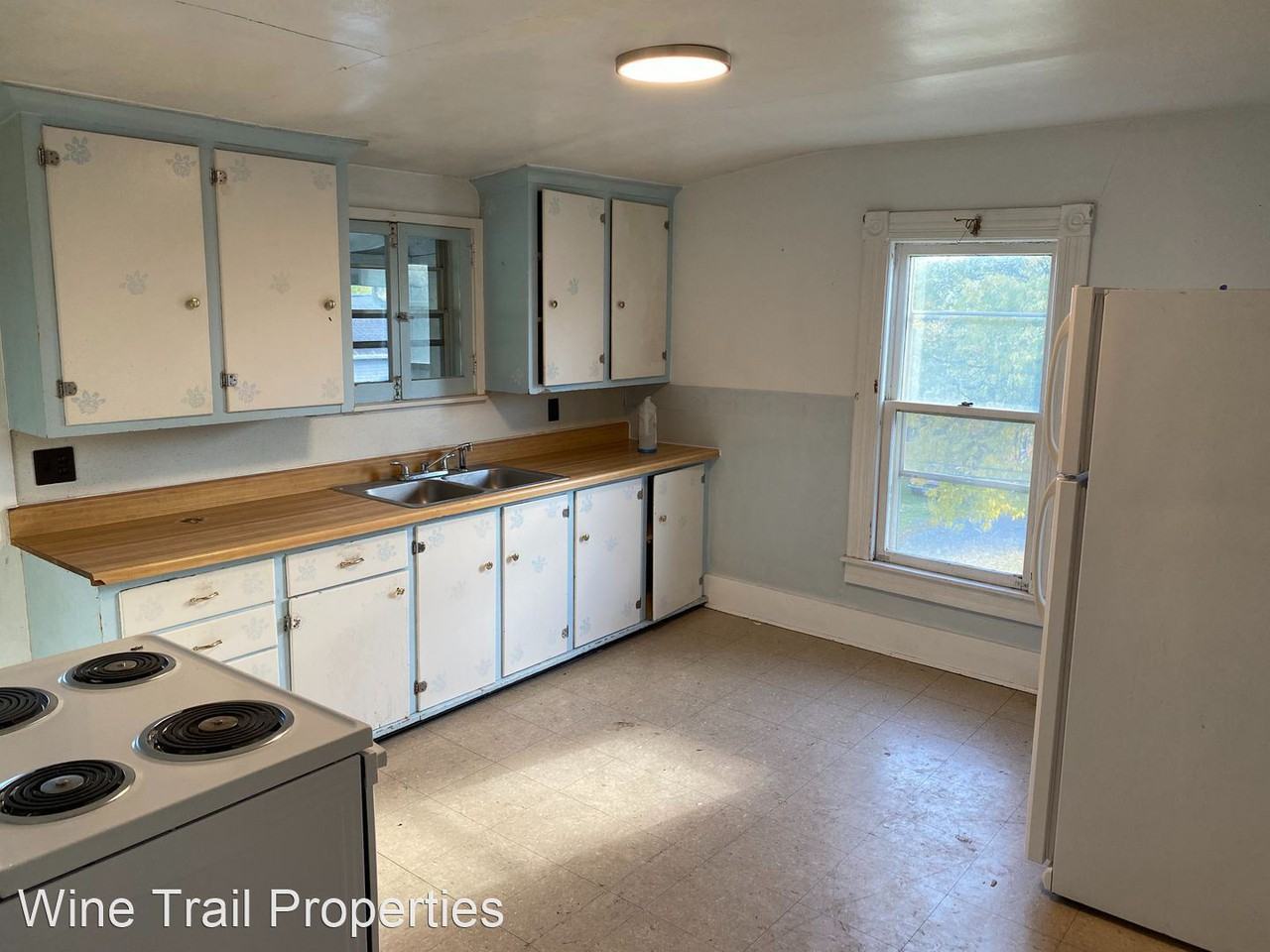 118-120.5 Lake St - Photo 2 of 7