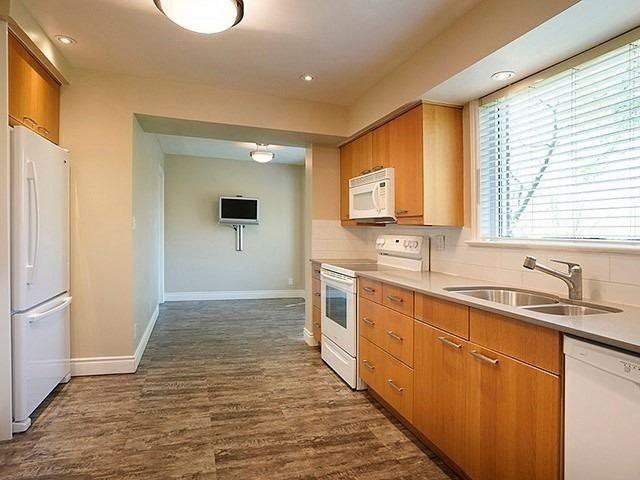 252 Ellis Avenue - Photo 3 of 13