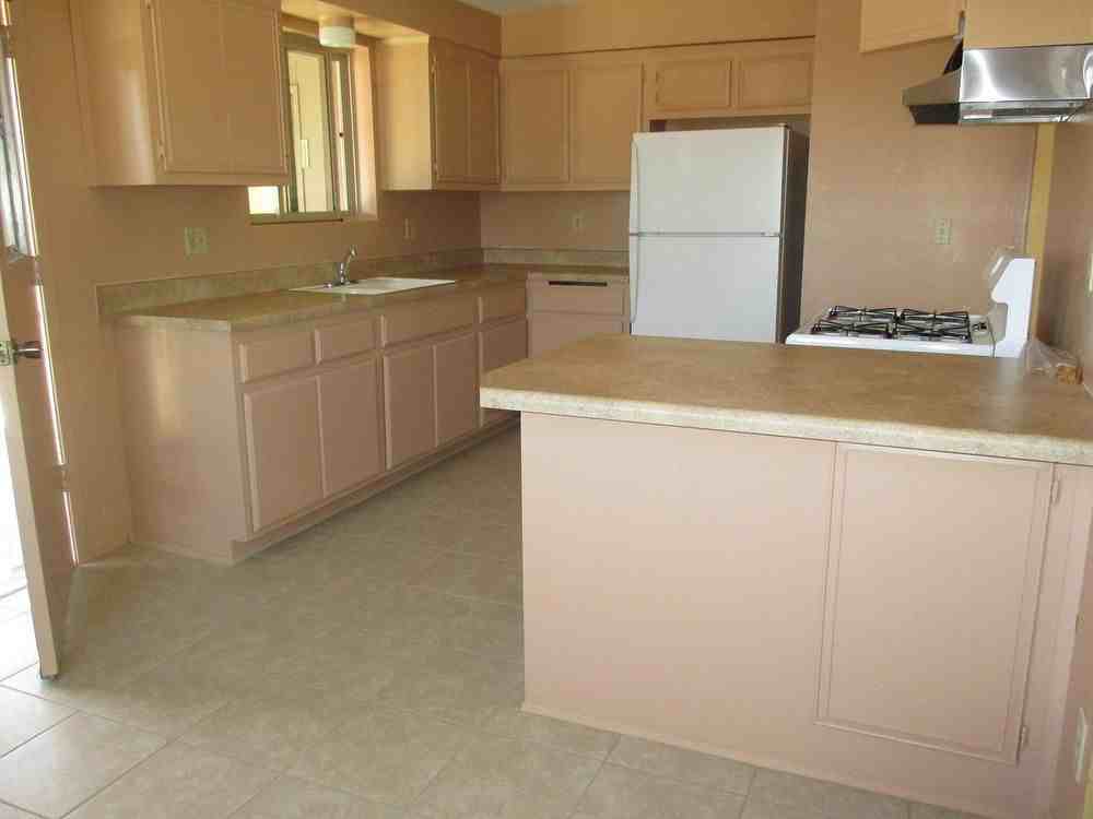 1323 W Niagara St - Photo 2 of 10