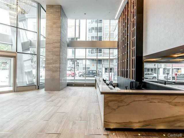 1288 Rue Saint-Antoine Ouest #2402 - Photo 2 of 13