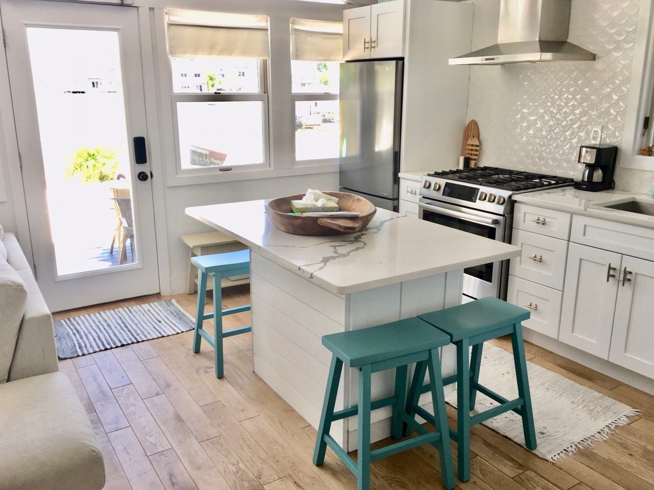 413 1/2 Leslie Avenue - Photo 2 of 19