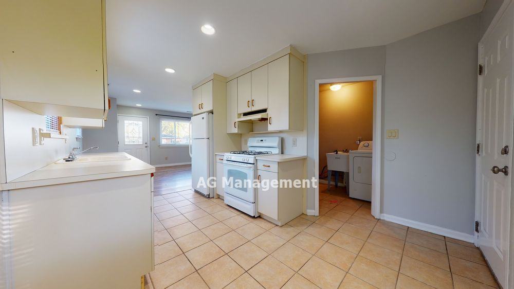25433 Norfolk St - Photo 2 of 18