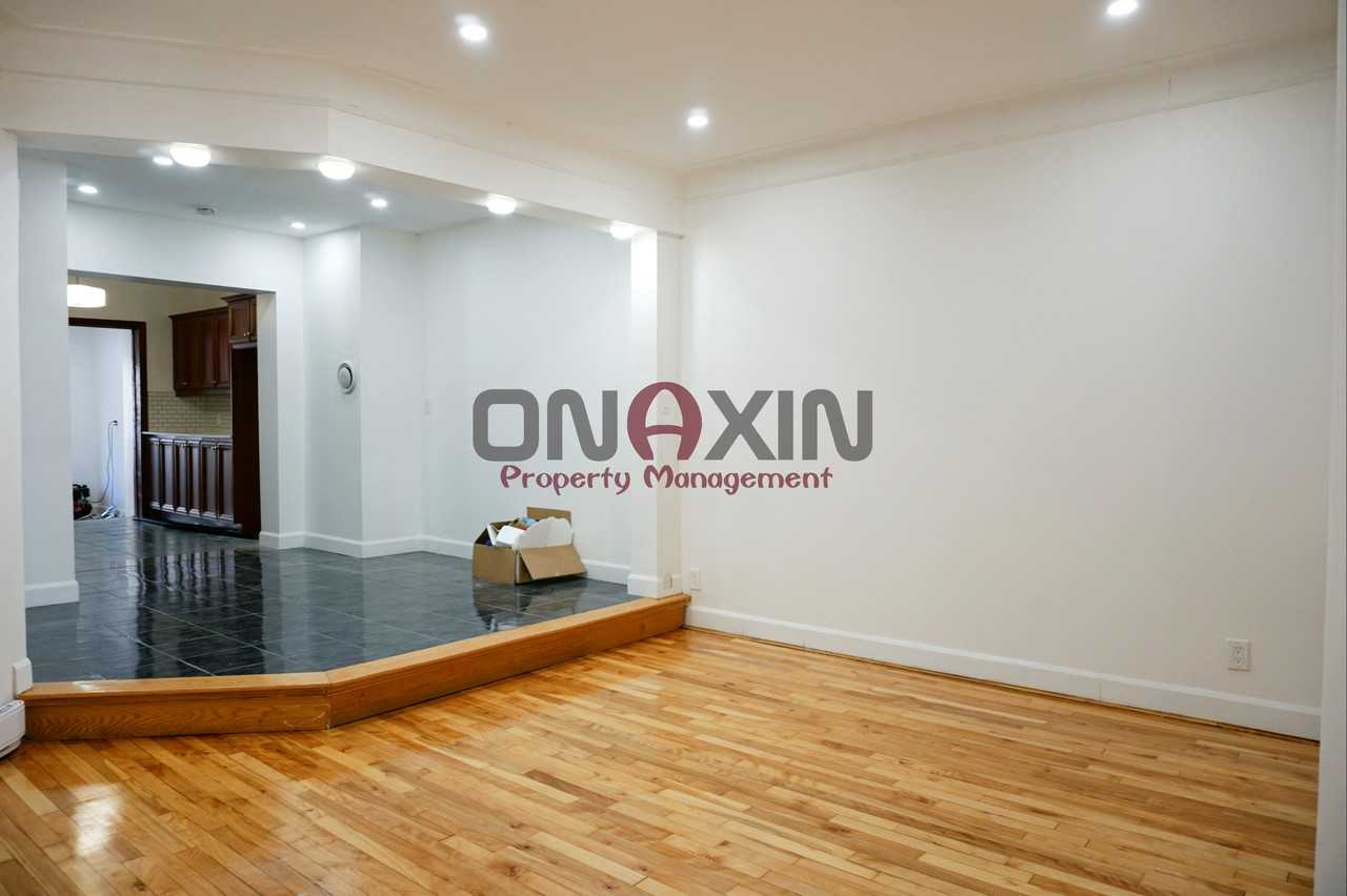 7017 Rue Drolet, Montréal, QC H2S 2T4 6 Bedroom Apartment for 3,200