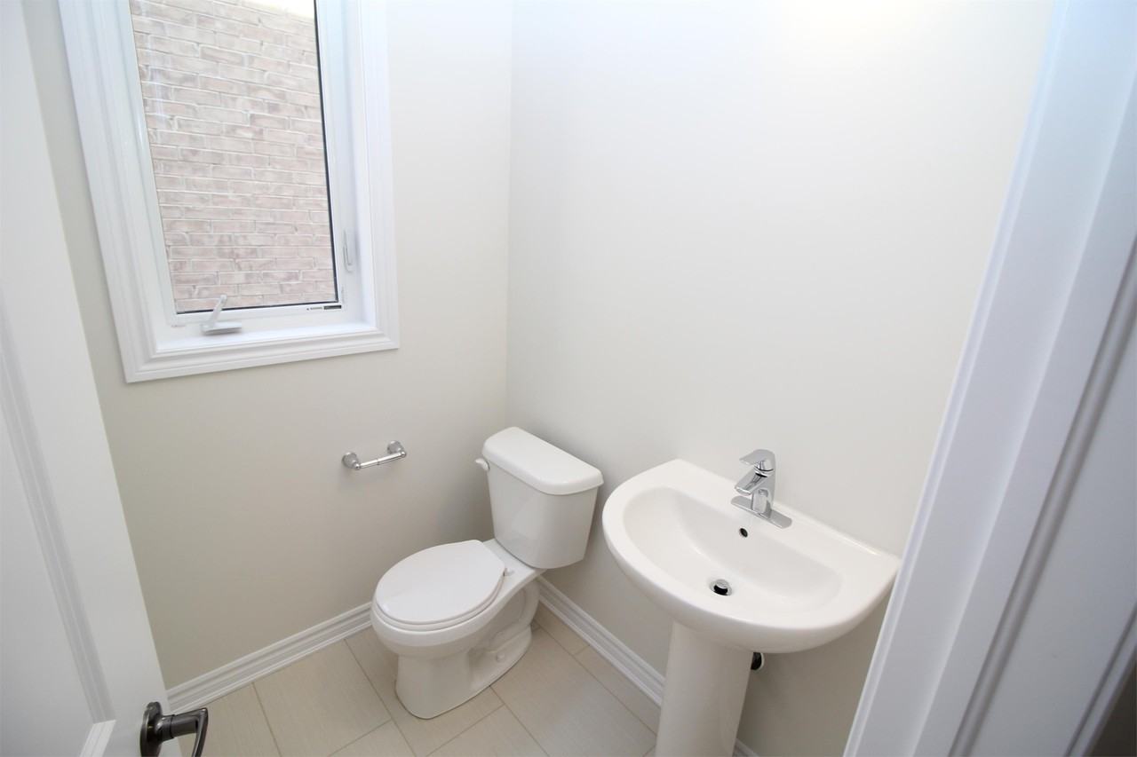 32 Montrose Ave - Photo 2 of 17