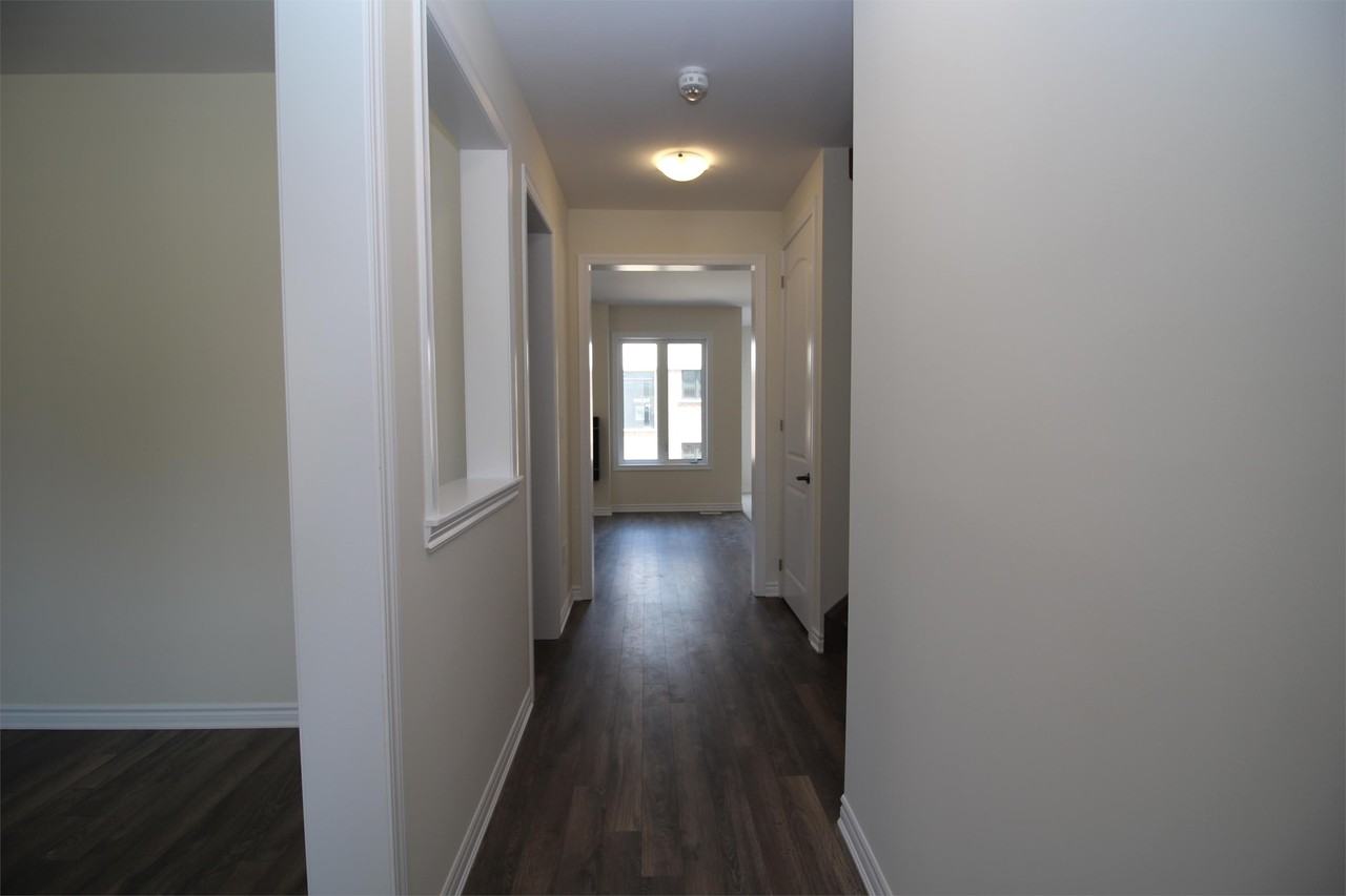32 Montrose Ave - Photo 3 of 17