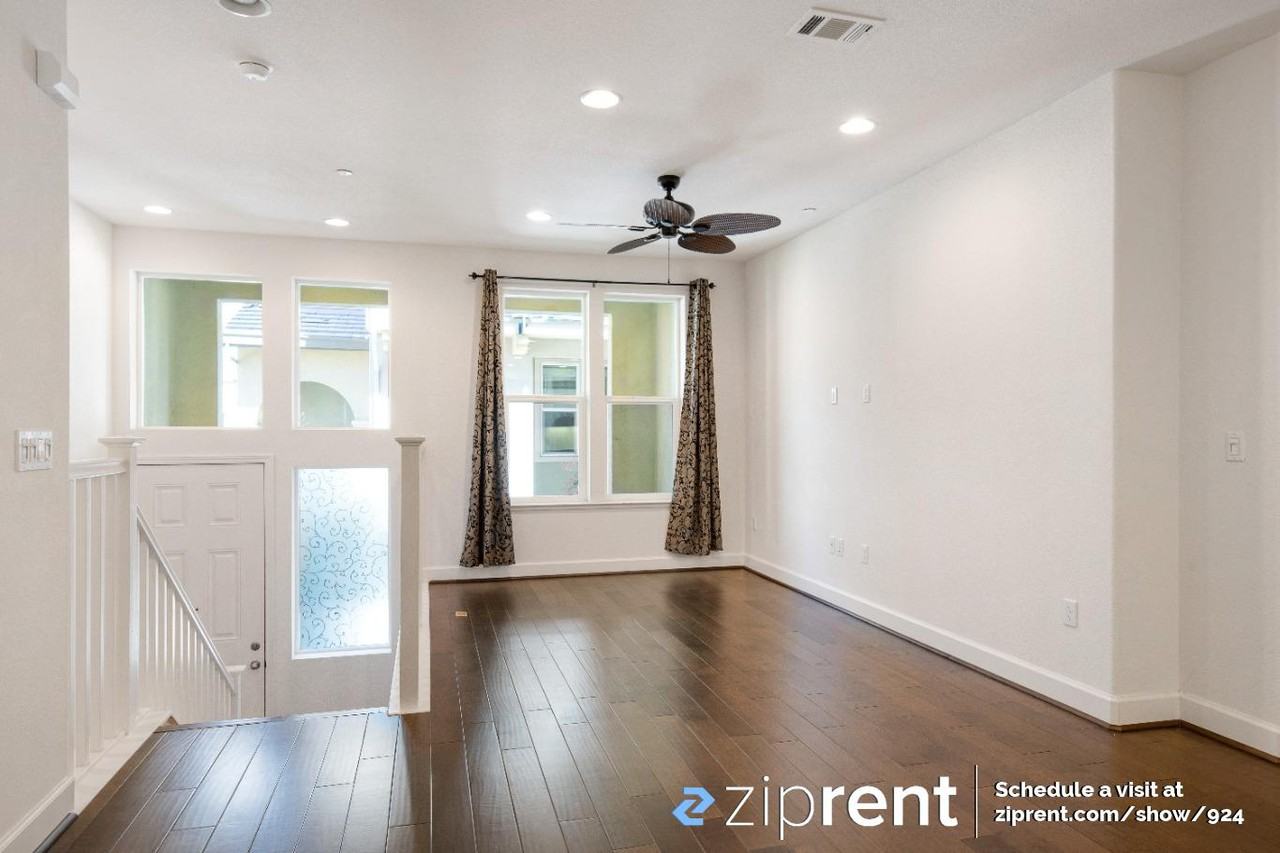 184 Currlin Cir - Photo 2 of 15