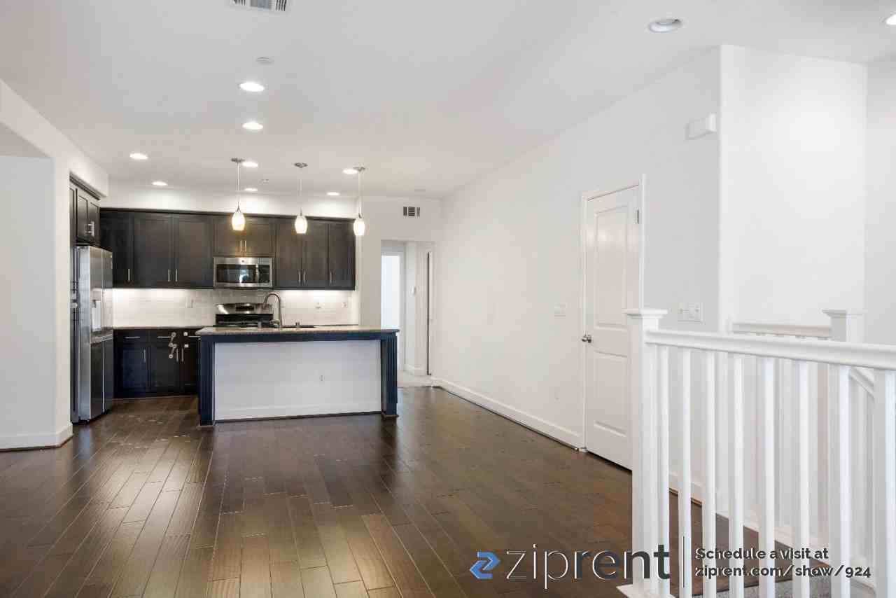 184 Currlin Cir - Photo 3 of 15