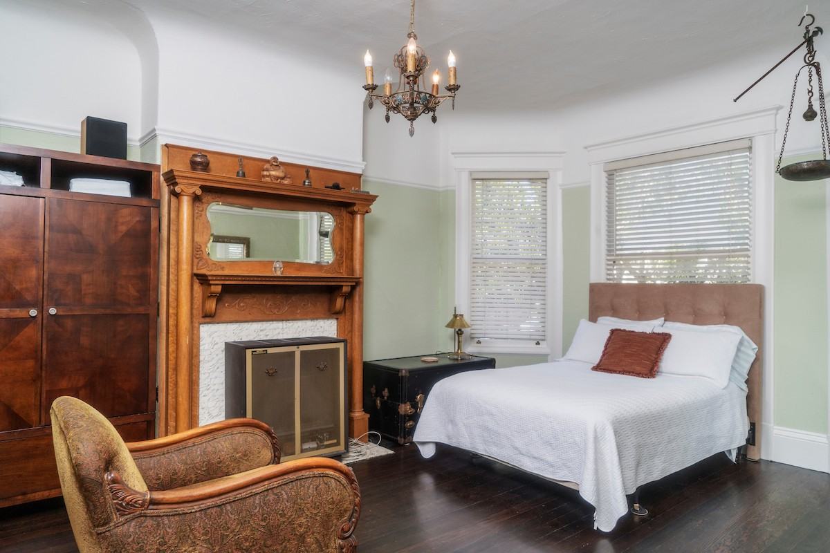 1035 Noe St - Photo 3 of 12