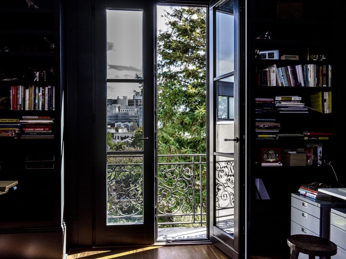 2126 Pierce St - Photo 2 of 17