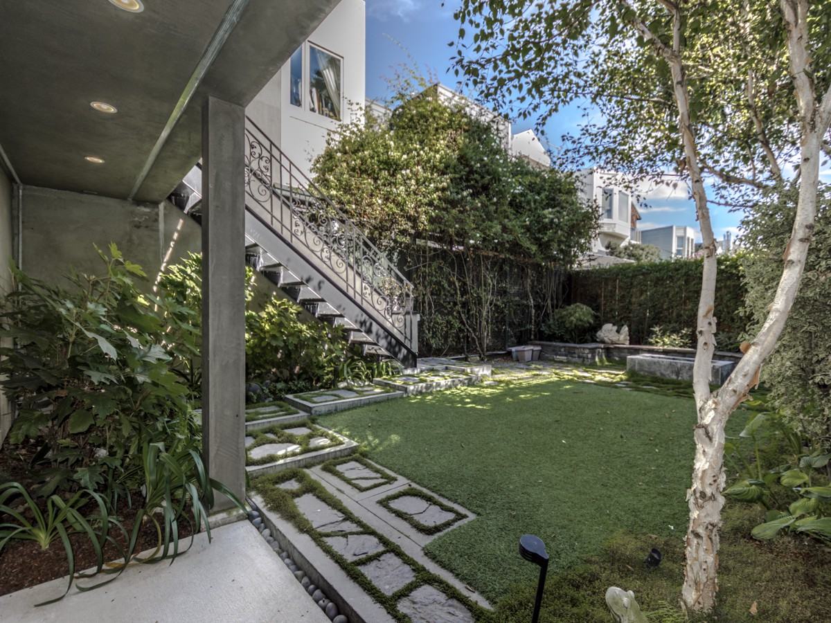 2126 Pierce St - Photo 3 of 17