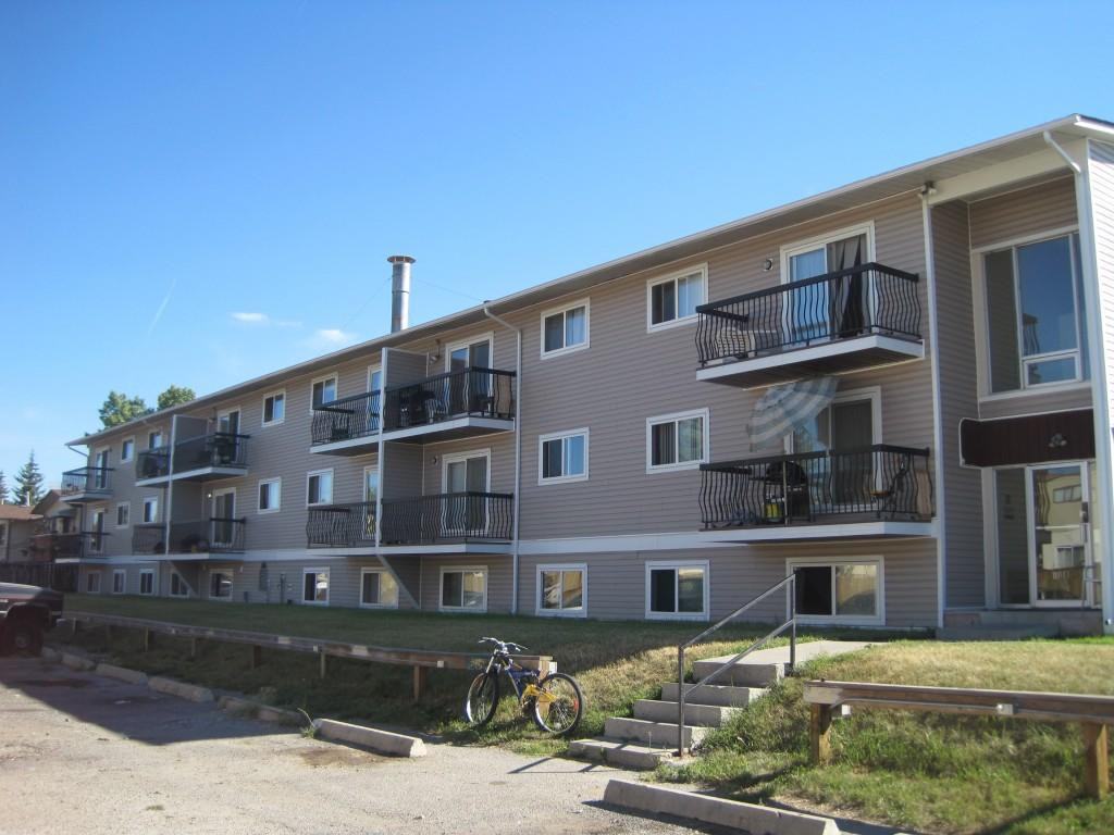 Forest Lawn Apartments 915 44 St Se, Calgary, AB T2A 5K7 with 1