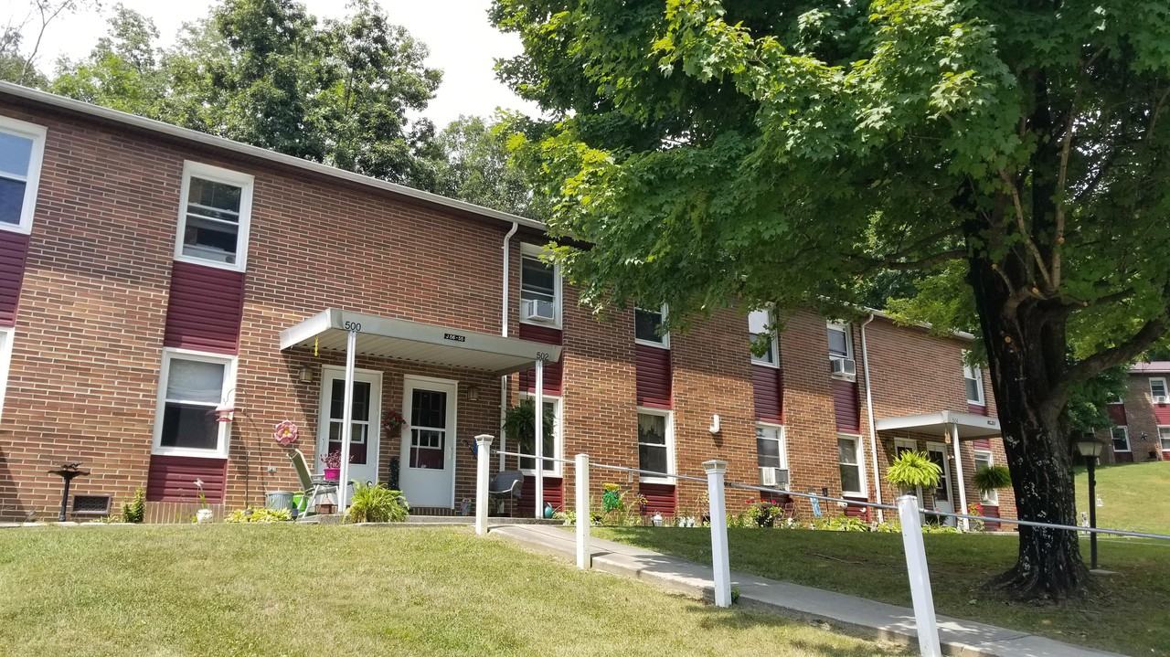 F33 609 Staley Street - Photo 3 of 6