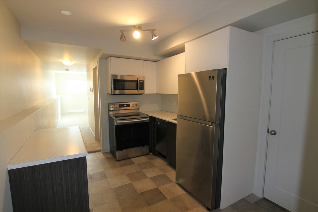 1016 Southwood Ave - Photo 3 of 11