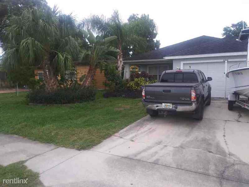 3266 58th Ave N - Photo 3 of 28